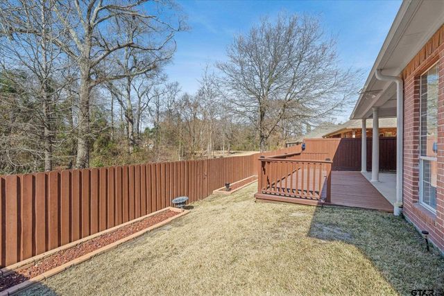 5608 Hollybrook Dr, Tyler, TX 75703