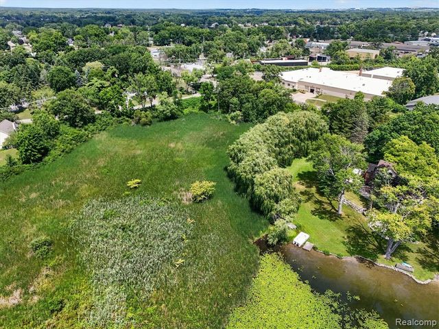 3039 Mccormick Drive, Waterford, MI 48328