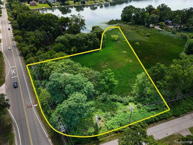 3039 Mccormick Drive, Waterford, MI 48328