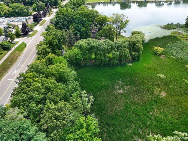 3039 Mccormick Drive, Waterford, MI 48328