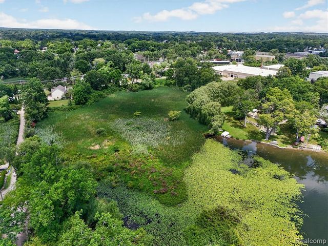 3039 Mccormick Drive, Waterford, MI 48328