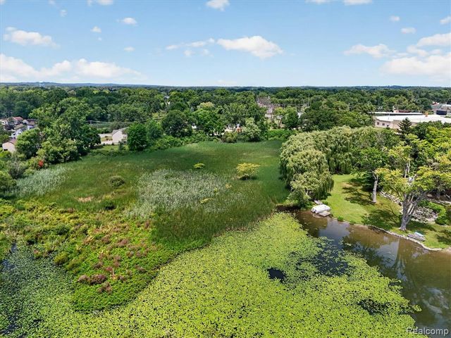 3039 Mccormick Drive, Waterford, MI 48328