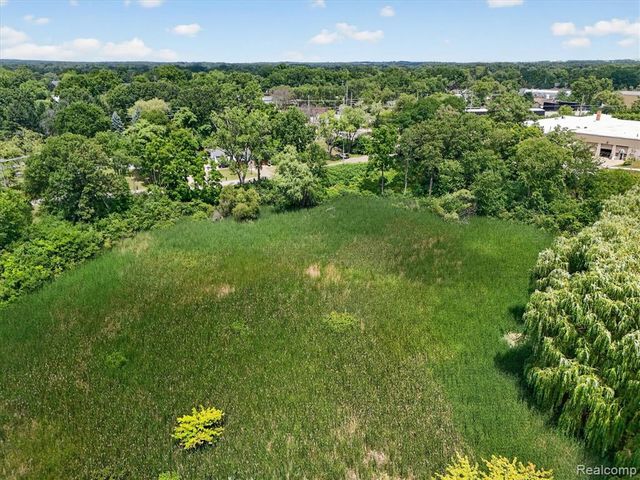3039 Mccormick Drive, Waterford, MI 48328