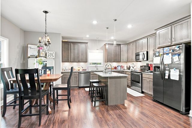 544 Aubrey Ln, Burns, TN 37029