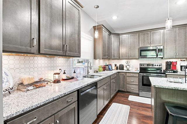 544 Aubrey Ln, Burns, TN 37029