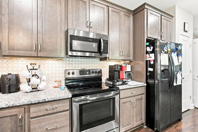 544 Aubrey Ln, Burns, TN 37029