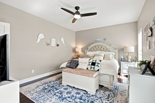 544 Aubrey Ln, Burns, TN 37029