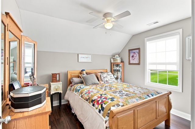 544 Aubrey Ln, Burns, TN 37029