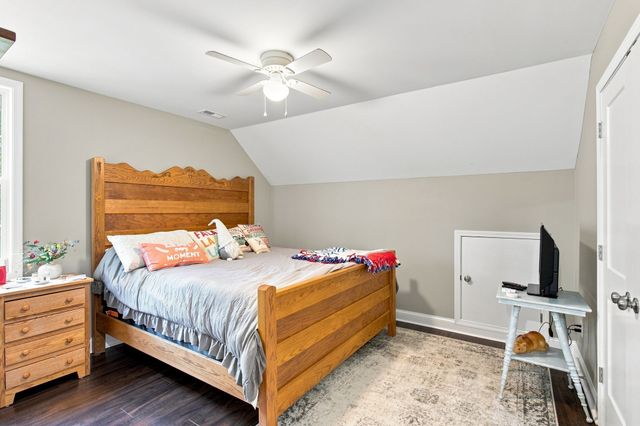 544 Aubrey Ln, Burns, TN 37029