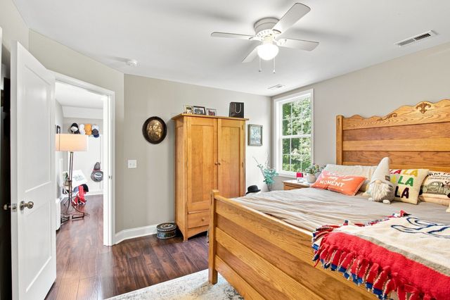 544 Aubrey Ln, Burns, TN 37029