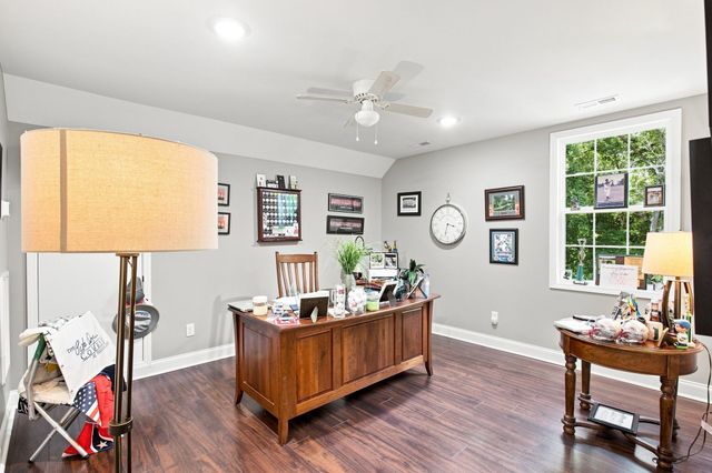 544 Aubrey Ln, Burns, TN 37029