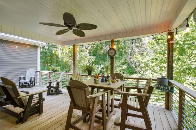 544 Aubrey Ln, Burns, TN 37029