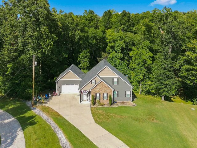544 Aubrey Ln, Burns, TN 37029