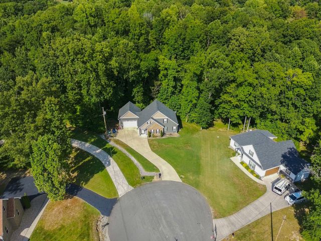544 Aubrey Ln, Burns, TN 37029