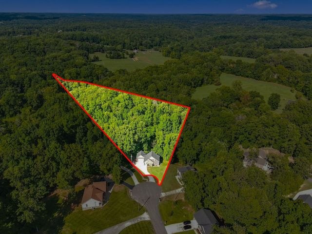 544 Aubrey Ln, Burns, TN 37029