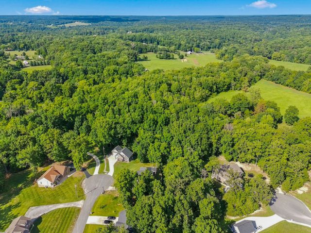 544 Aubrey Ln, Burns, TN 37029