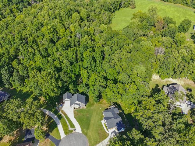 544 Aubrey Ln, Burns, TN 37029