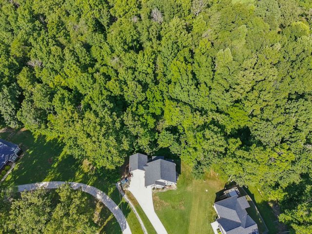 544 Aubrey Ln, Burns, TN 37029