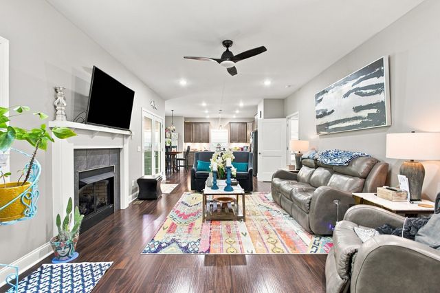 544 Aubrey Ln, Burns, TN 37029