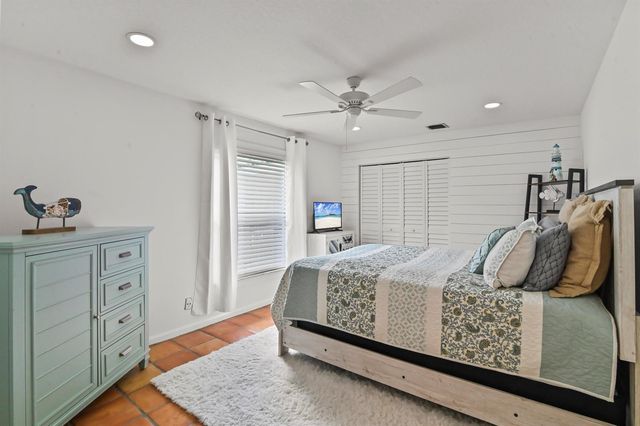 5637 Lago Del Sol Drive, Lake Worth, FL 33449