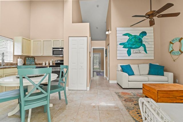 5637 Lago Del Sol Drive, Lake Worth, FL 33449