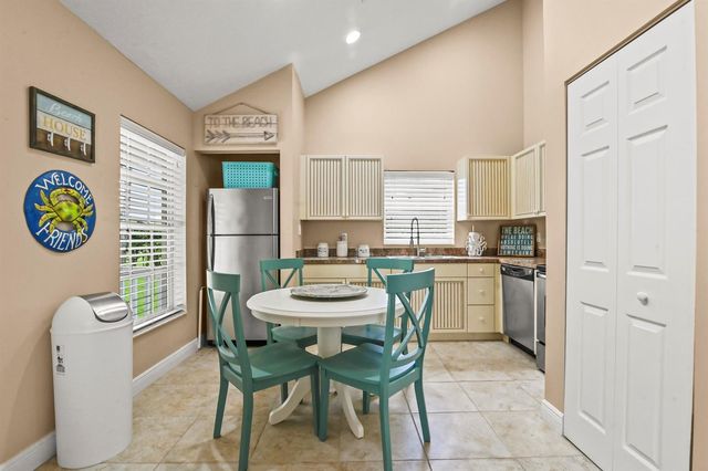 5637 Lago Del Sol Drive, Lake Worth, FL 33449