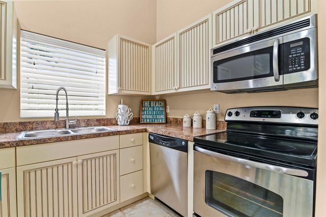 5637 Lago Del Sol Drive, Lake Worth, FL 33449