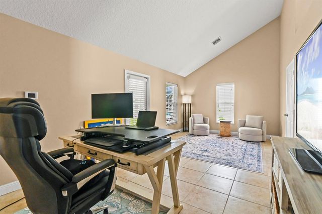 5637 Lago Del Sol Drive, Lake Worth, FL 33449