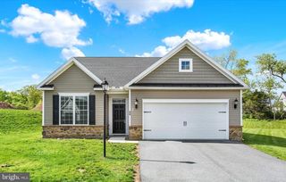 24 FLICKER CT, Gettysburg, PA 17325