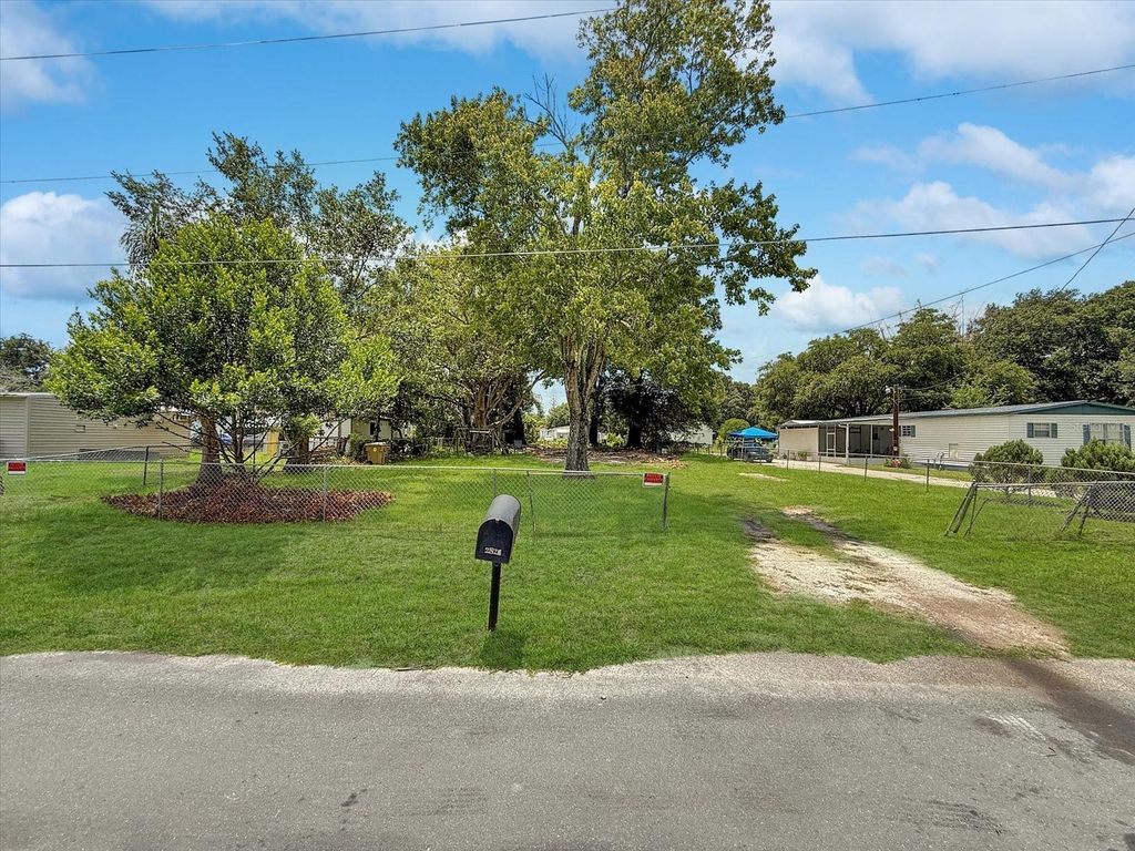 Image 4 of property listing at 2824 BAY AVENUE, Kissimmee, FL 34744