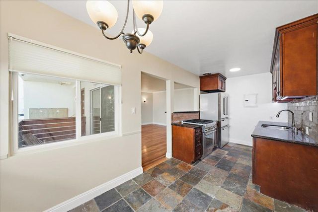 11719 Mayfield Avenue APT 1, Los Angeles, CA 90049