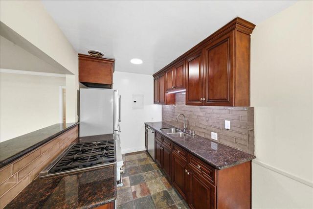 11719 Mayfield Avenue APT 1, Los Angeles, CA 90049