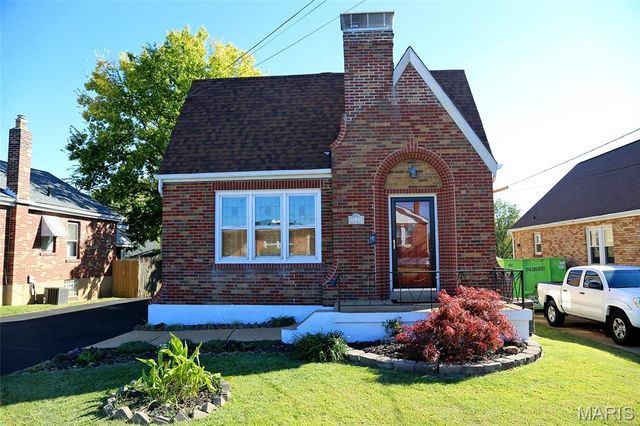 9702 Sterling Place, St Louis, MO 63123