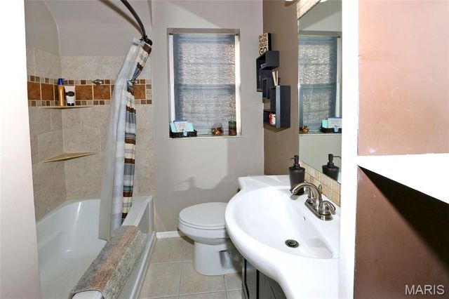 9702 Sterling Place, St Louis, MO 63123