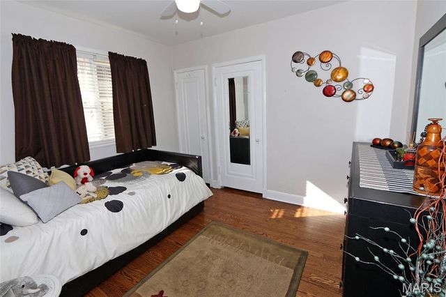 9702 Sterling Place, St Louis, MO 63123