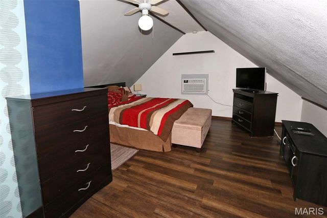 9702 Sterling Place, St Louis, MO 63123