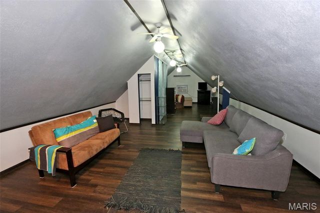 9702 Sterling Place, St Louis, MO 63123