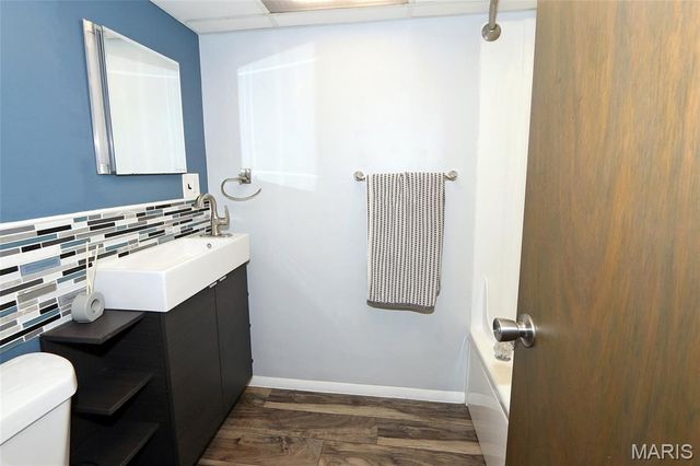 9702 Sterling Place, St Louis, MO 63123