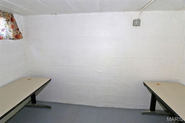 9702 Sterling Place, St Louis, MO 63123