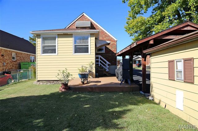 9702 Sterling Place, St Louis, MO 63123