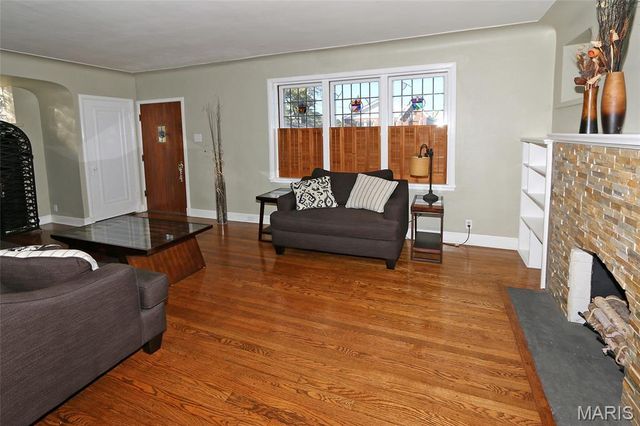 9702 Sterling Place, St Louis, MO 63123