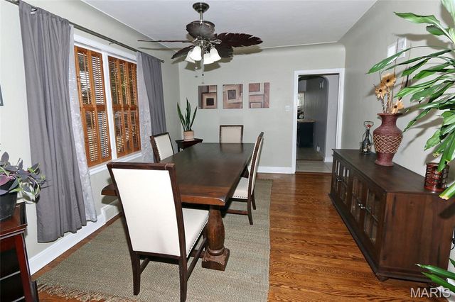 9702 Sterling Place, St Louis, MO 63123