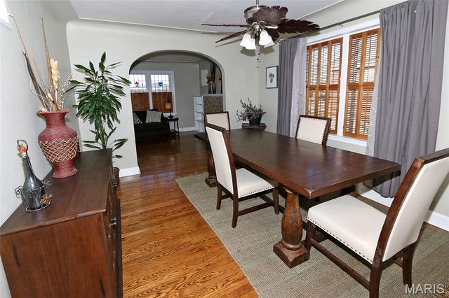 9702 Sterling Place, St Louis, MO 63123