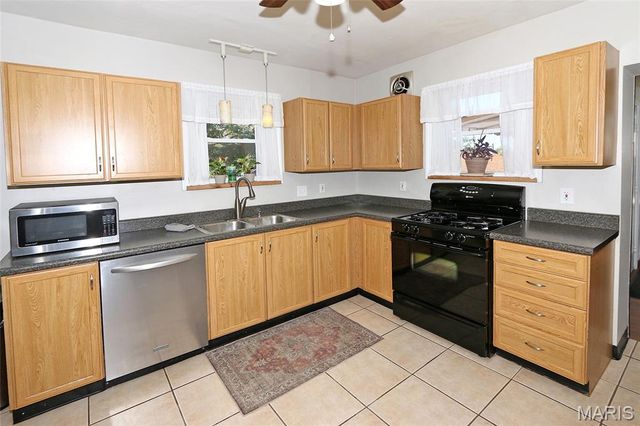 9702 Sterling Place, St Louis, MO 63123