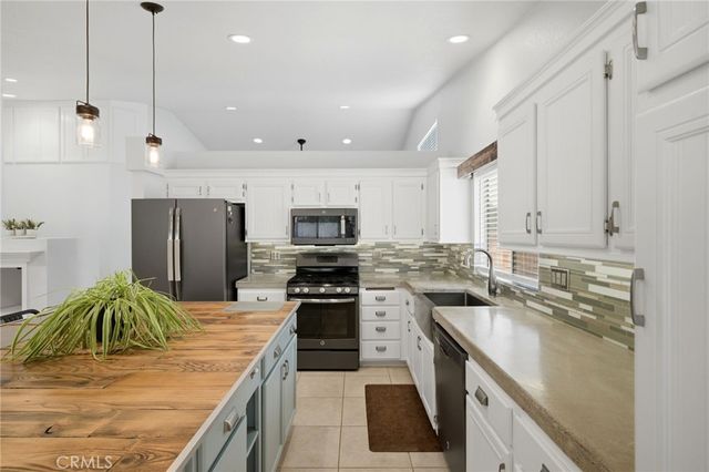 20163 Mapleleaf Court, Wildomar, CA 92595
