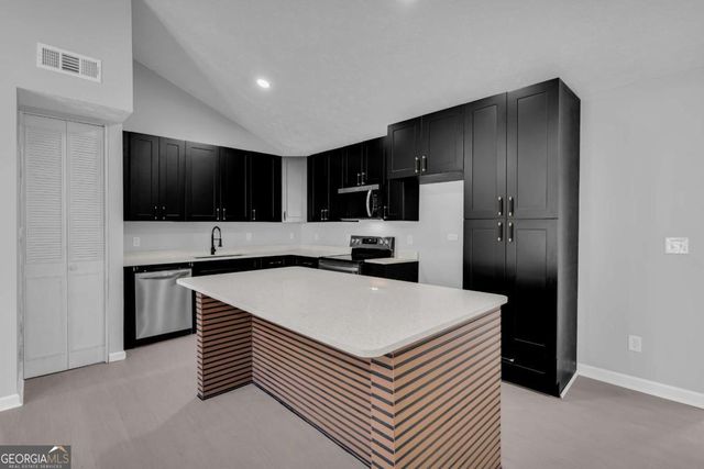 6807 Shangrila Way, Riverdale, GA 30296