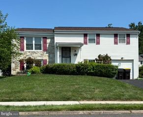 3242 PARKVIEW DR, Bensalem, PA 19020