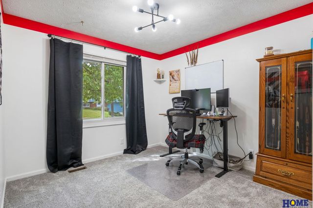 1800 Old Glory Road, Lincoln, NE 68521