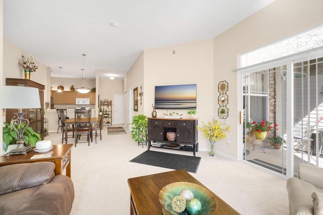 7045 S Riverwood BOULEVARD #A02, Franklin, WI 53132