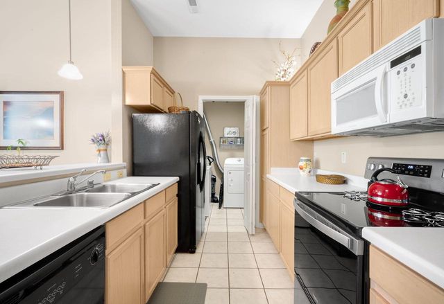 7045 S Riverwood BOULEVARD #A02, Franklin, WI 53132